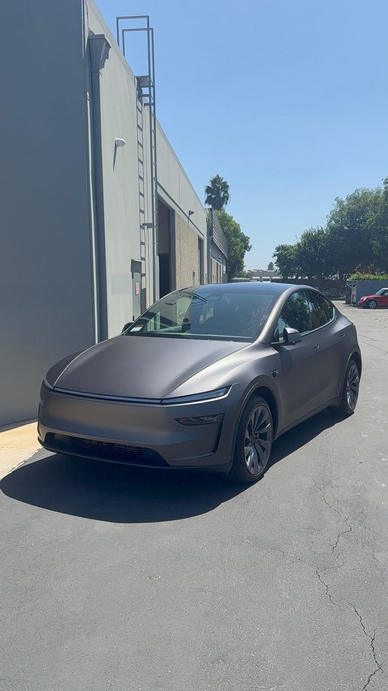 Model Y · Satin Liquid Metallic Graphite Grey