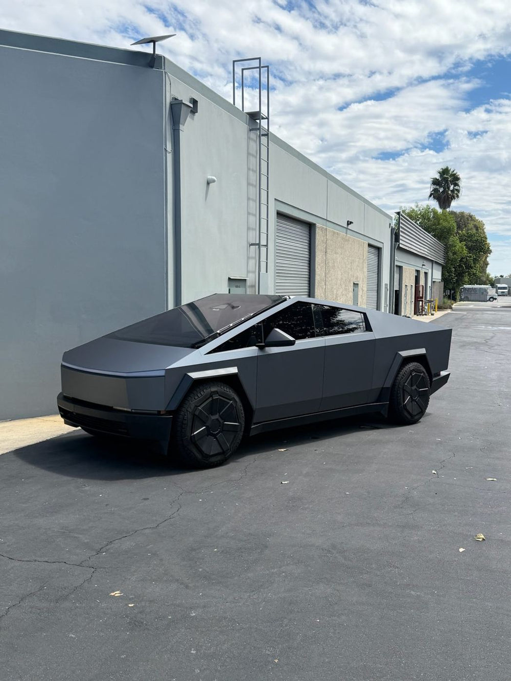 Cybertruck · Satin Liquid Metallic Graphite Grey