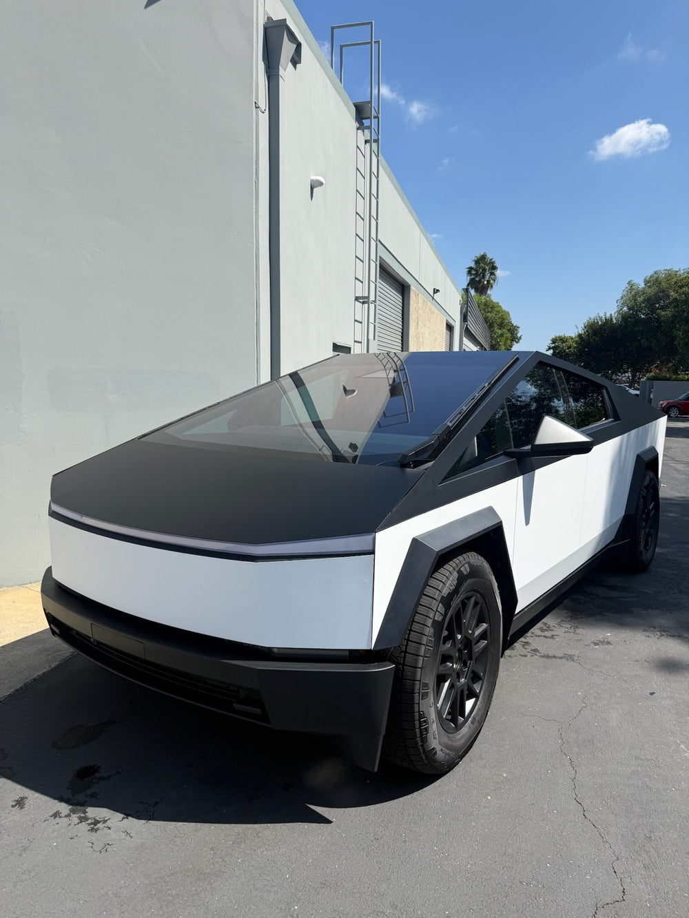 Cybertruck · TWO TONE - White with Black Top